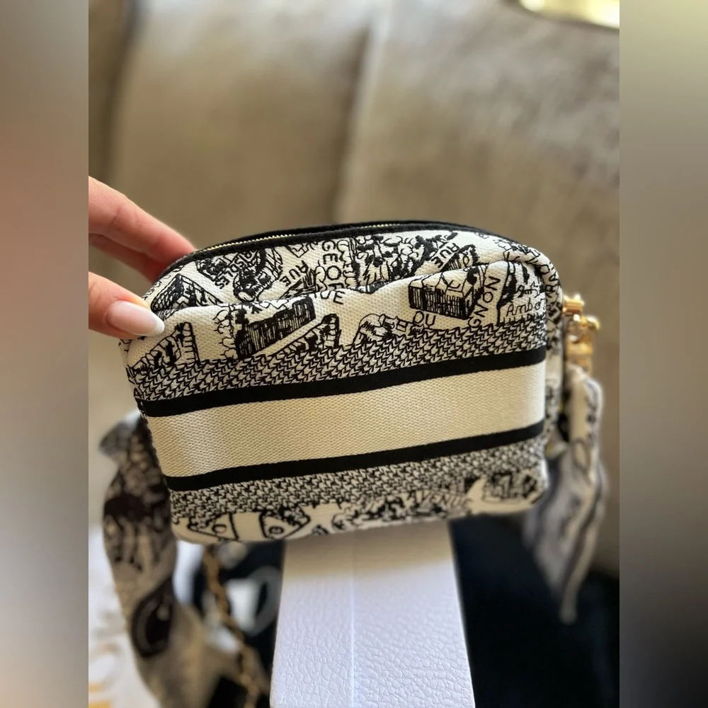 ❤️‍🔥Christian Dior GWP ⭐️ Embroidered Cosmetic Pouch/ beauty crossbody bag⭐️